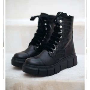 Alohas Can Can Black Crocco boots